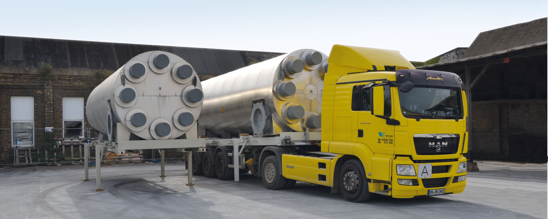 Mobile Sorptionsspeicher können Wärme speichern und transportieren, sodass Bereitstellung und Nutzung örtlich entkoppelt sind. Das Bild zeigt den Wechsel der Speicher-Container beim Wärmeabnehme